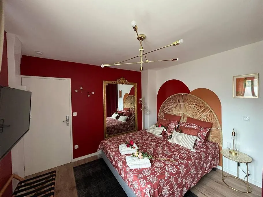 Roanne - Studio Love 0*,  France