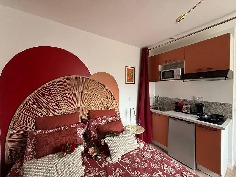 Roanne - Studio Love Apartment